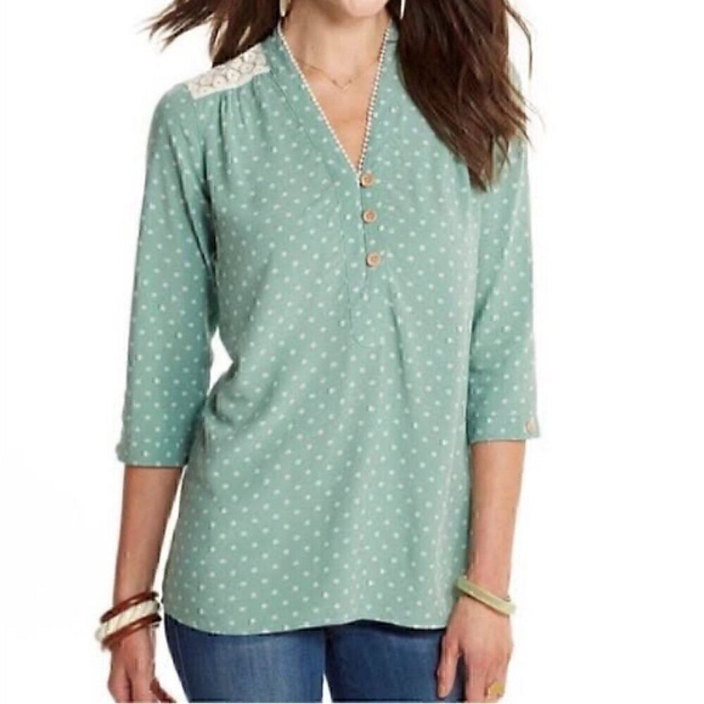 EUC - Matilda Jane Enticing Eyelet Top on Mint Green - Size Medium
